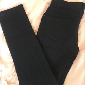 black skinny pants